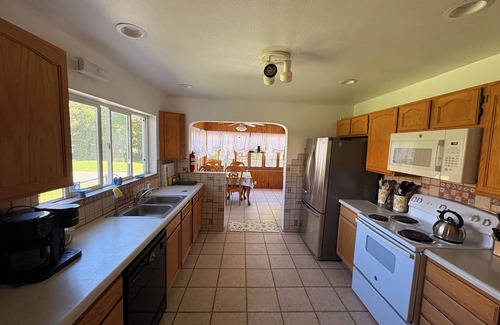 Palisade Casa | Charming 2-Bedroom Farmhouse in Palisades Wine Country