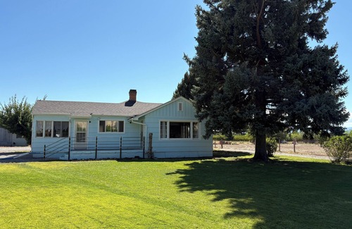 Palisade Casa | Charming 2-Bedroom Farmhouse in Palisades Wine Country