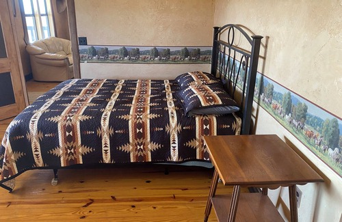 Samnorwood Otro | Charming 2-bedroom farmhouse in Shamrock, TX