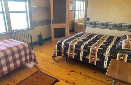 Samnorwood Otro | Charming 2-bedroom farmhouse in Shamrock, TX
