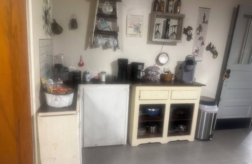 Como Casa | Charming 2-bedroom farmhouse in wonderful Gleason with AC, WiFi