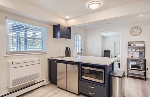 Greenwood Village Apartamento | Charming 2-bedroom garden level suite in tranquil Denver Tech Center