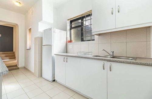 Camps Bay Cabina | Charming 2 Bedroom, Garden Cottage, CampsBay, Cape Town, South Africa