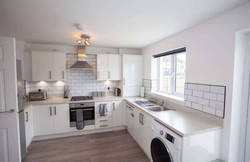 King's Park Casa | Charming 2-Bedroom Home with Private Driveway