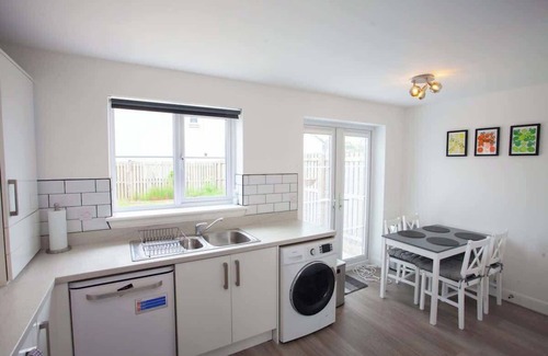 King's Park Casa | Charming 2-Bedroom Home with Private Driveway