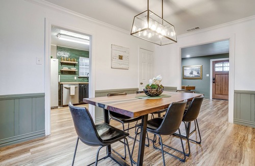Fort Worth Cultural District Casa | Charming 2-bedroom house in amazing Fort Worth with WiFi, AC, King Bed