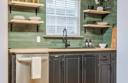 Fort Worth Cultural District Casa | Charming 2-bedroom house in amazing Fort Worth with WiFi, AC, King Bed
