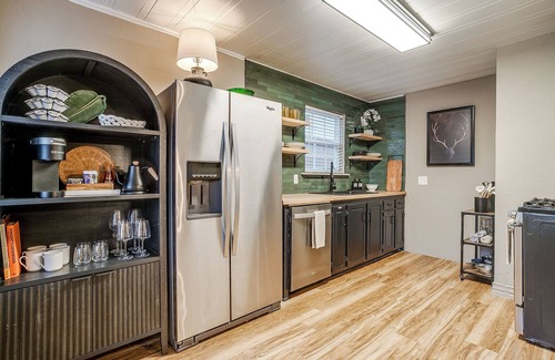 Fort Worth Cultural District Casa | Charming 2-bedroom house in amazing Fort Worth with WiFi, AC, King Bed
