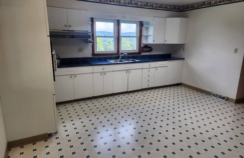 Huntingdon Casa | Charming 2-bedroom house in Huntingdon with AC and short drive to State College!