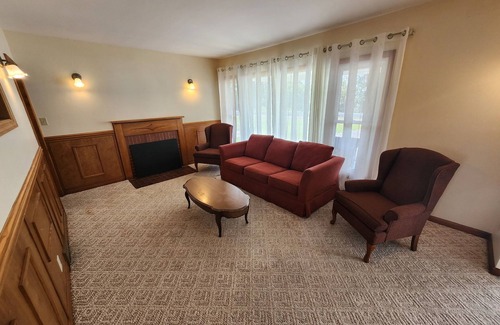 Huntingdon Casa | Charming 2-bedroom house in Huntingdon with AC and short drive to State College!