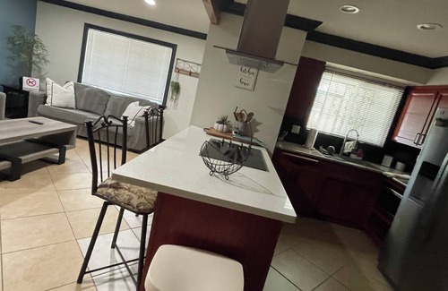 Sacramento Casa | Charming 2-bedroom house in fabulous Sacramento with AC, WiFi. Full remodeled.