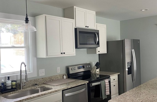 Stokes Casa | Charming 2-bedroom house in marvelous Stokesdale 2 mins from Carolina Marina