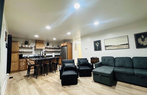 Union City Casa | Charming 2-bedroom house with AC and WiFi in Union City