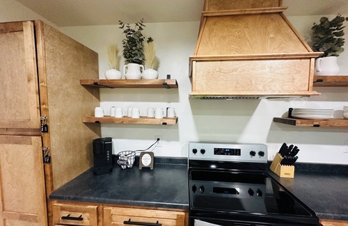 Union City Casa | Charming 2-bedroom house with AC and WiFi in Union City