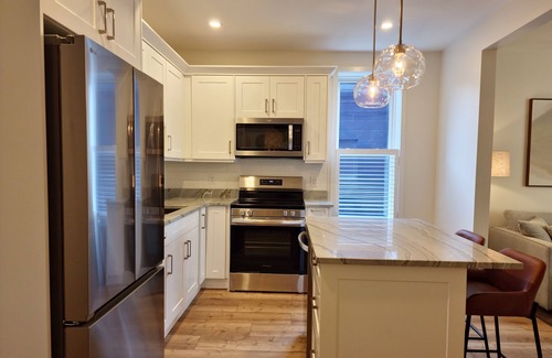 Grimsby Casa | Charming 2-bedroom heritage home with WiFi, AC in lovely Grimsby