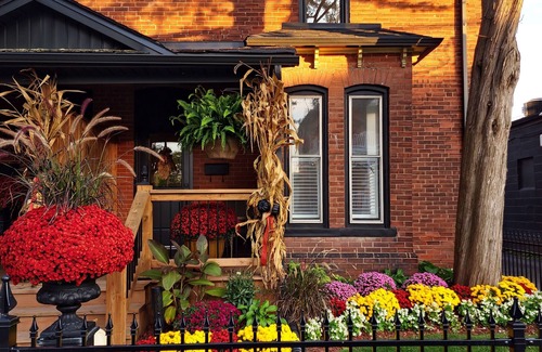 Grimsby Casa | Charming 2-bedroom heritage home with WiFi, AC in lovely Grimsby