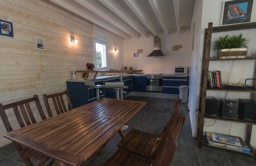 Le Palais Casa | Casa independiente con jardín en Roserières: 2 dormitorios, cerca de la playa y del centro.