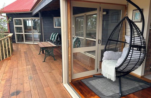 Muriwai Casa | Charming 2 bedroom home in a peaceful, rural setting, minutes from Muriwai beach
