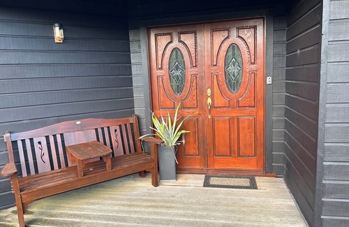 Muriwai Casa | Charming 2 bedroom home in a peaceful, rural setting, minutes from Muriwai beach