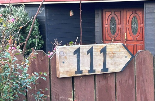 Muriwai Casa | Charming 2 bedroom home in a peaceful, rural setting, minutes from Muriwai beach