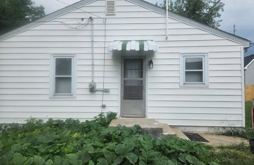 Stockwell Casa | Charming 2-bedroom house in Frankfort with AC
