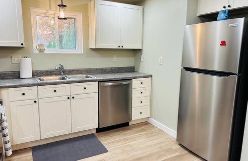 Galesburg Casa | Charming 2-bedroom house in historical Galesburg neighborhood
