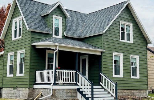 Galesburg Casa | Charming 2-bedroom house in historical Galesburg neighborhood