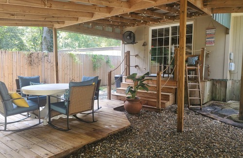 Greenwood Casa | Charming 2-bedroom house with plenty of room for family and friends.