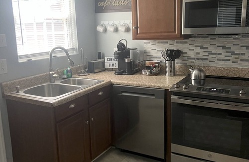 Greenwood Casa | Charming 2-bedroom house in Greenwood within a block of Hospital and Hospice