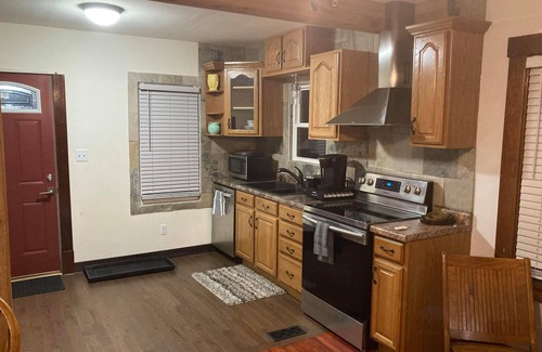 La Crosse Casa | Charming 2-bedroom house with WiFi, AC in delightful La Crosse