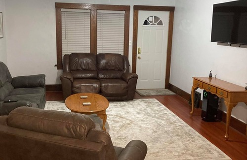 La Crosse Casa | Charming 2-bedroom house with WiFi, AC in delightful La Crosse