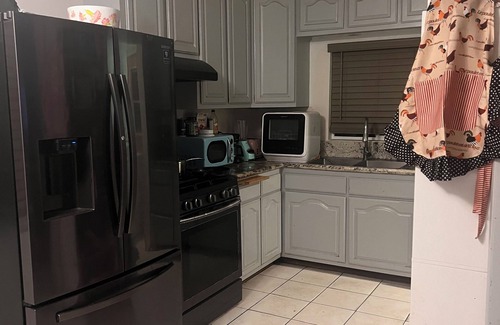 Valinda Casa | Charming 2-bedroom house in delightful La Puente with WiFi, fitness equipment