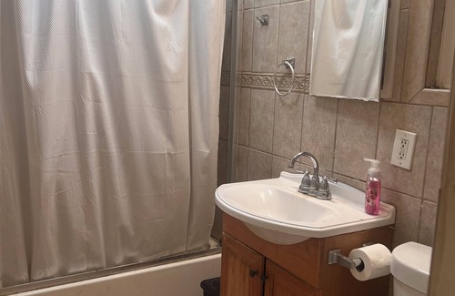 Valinda Casa | Charming 2-bedroom house in delightful La Puente with WiFi, fitness equipment