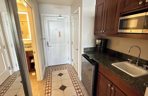 Las Vegas Apartamento | Charming 2-bedroom hotel suites on Strip Next To Festival Ground