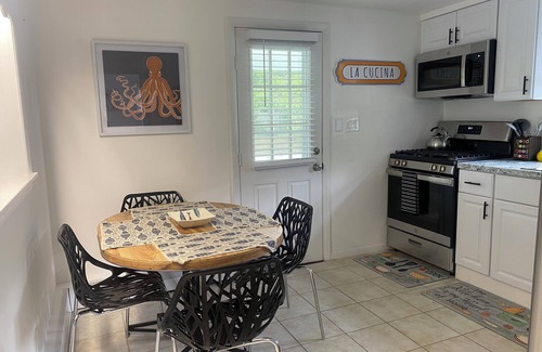East Falmouth Casa | Charming 2-bedroom home with water views.
