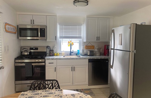 East Falmouth Casa | Charming 2-bedroom home with water views.