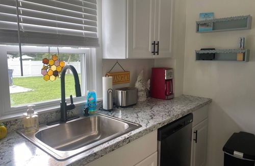East Falmouth Casa | Charming 2-bedroom home with water views.
