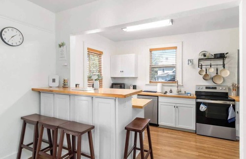 Downtown Casa | Charming 2-Bedroom Home Lakeland