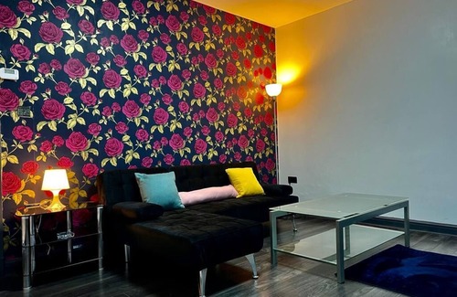 Oldham Casa | Charming 2-Bedroom Home with Modern Amenities