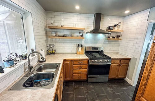 Athmar Park Casa | Charming 2-Bedroom Home with Spacious Backyard, and Easy Access to Downtown