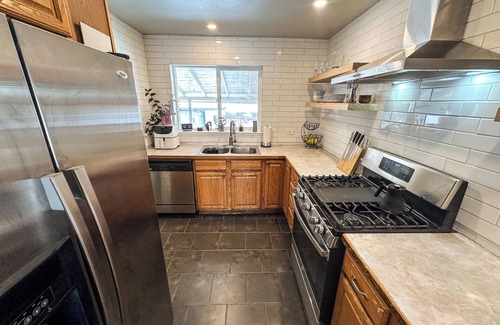Athmar Park Casa | Charming 2-Bedroom Home with Spacious Backyard, and Easy Access to Downtown