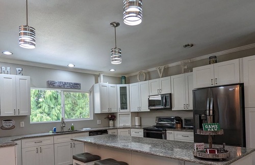 East Olympia Casa | Charming 2-bedroom home with dedicated office, WiFi & air conditioning - Olympia