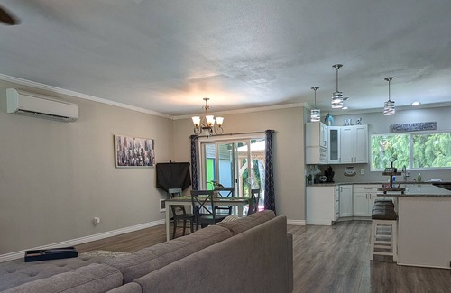 East Olympia Casa | Charming 2-bedroom home with dedicated office, WiFi & air conditioning - Olympia