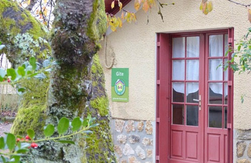 Herisson Cabaña | Casa independiente cerca del pueblo medieval, jardín cerrado, WiFi, TV, terraza y barbacoa.