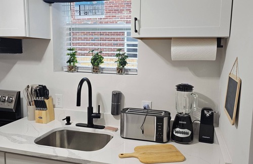 Rosewood Casa | Charming 2-bedroom house with AC, WiFi in superb Columbia