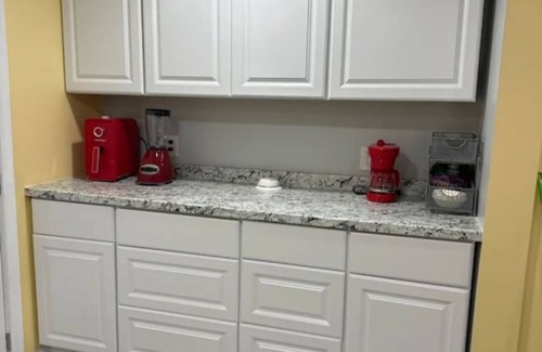 Danville Casa | Charming 2-bedroom house in Danville with AC and WiFi