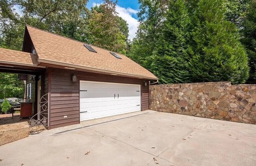 Franklin Casa | Charming 2-bedroom house in Franklin NC with Bonus apartment above the garage