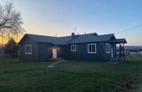 Lewiston Casa | Charming 2-bedroom house with WiFi and AC in Lewiston Orchards