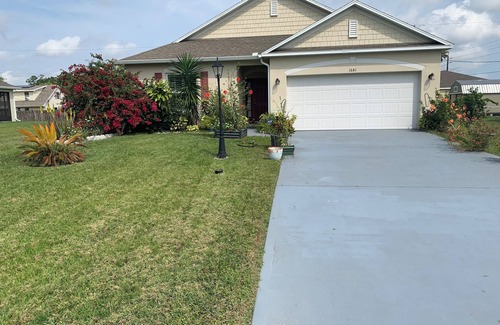 Port Malabar Casa | Charming 2-bedroom house with WiFi and AC in Palm Bay