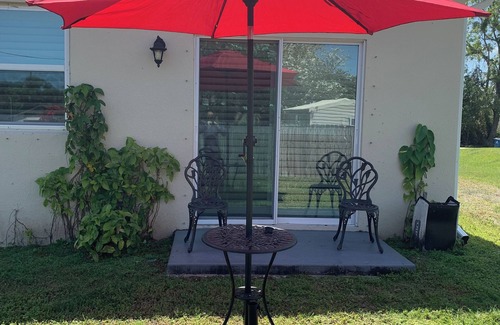 Port Malabar Casa | Charming 2-bedroom house with WiFi and AC in Palm Bay